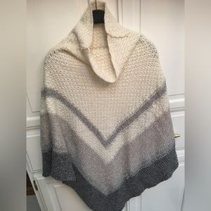 Old Navy Poncho M/L Cream/Gray/Taupe